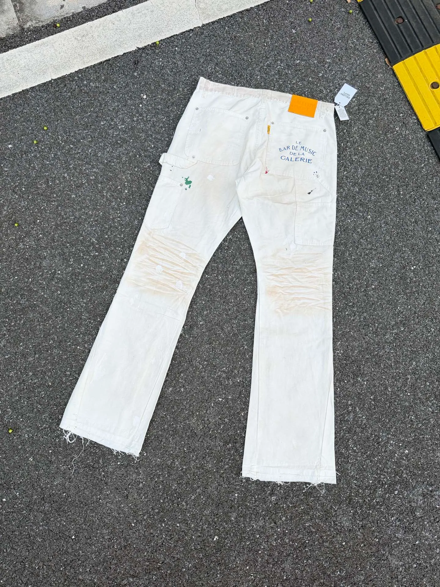 P270💰GA05 GALLERY DEPT. Dirty touch, splashed ink, hand-painted graffiti, washed, distressed, damaged, micro-flared casual overalls. Code number: 28 30 32 34 36